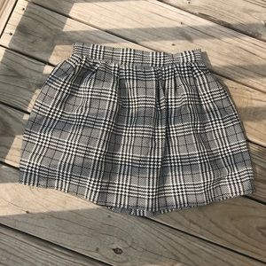 90’s black and white plaid skirt